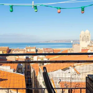 https://terrasse-vue-mer-quartier-historique-vieux-port.fr-provencehotel.com
