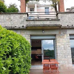https://la-villa-bompard-50m-cur-de-ville-avec-terrasse.midi-pyreneeshotels.com